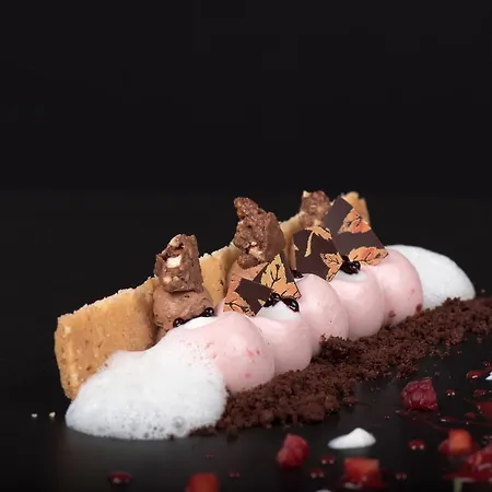 Eira Готель Борміо