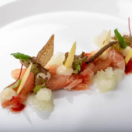 Eira Готель Борміо